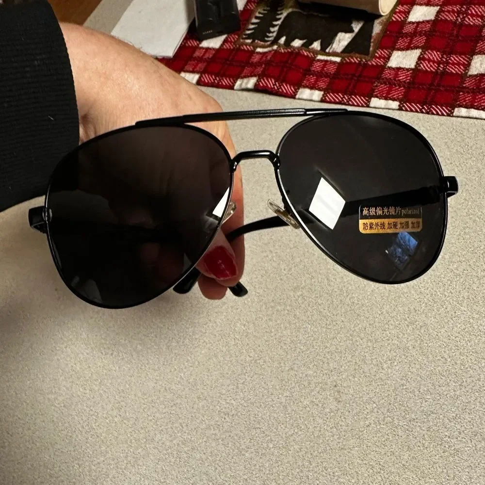 Men's Black Aviator Sunglasses - Classic Polarized Style